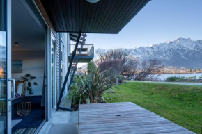 Villa Mantra- Free Parking- AC- Direct Lake Access